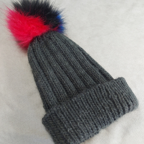 M4EO Made 4 Everyone Gray Knit Faux Fur Pom Pom Hat Toque - Picture 4 of 5